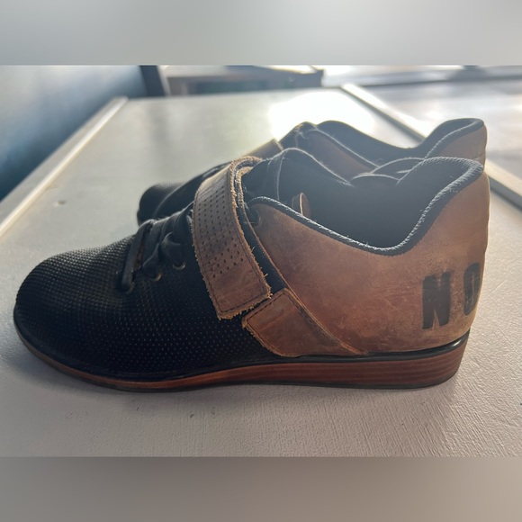 Lifters - Picture 2 of 3